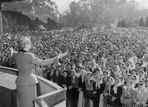 1955 wurde péron gestürzt, er flüchtete ins exil, und für evitas körper begann damit eine 24 jahre dauernde odyssee um die welt. Evita-Kult in Argentinien: Die Entführung einer Leiche ...