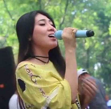 Video lirik dari via vallen berjudul 'secawan madu'. Lirik Lagu Secawan Madu Via Vallen Terbaru - Informasi Aktual