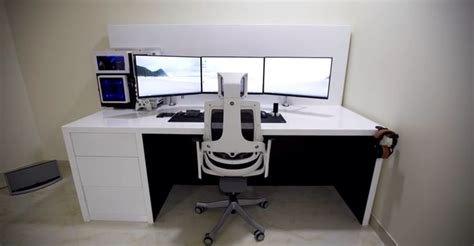 White Triple Monitor Gaming Setup Computer Desk Setup Gaming Room
