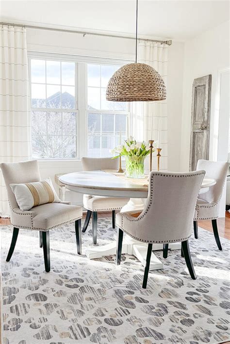 6 Rules For Choosing A Dining Room Rug Pretty Rug Souces Stonegable