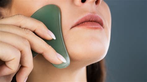 Does Gua Sha Facial Massage Really Work Heres What 2 Experts Say Huffpost Life