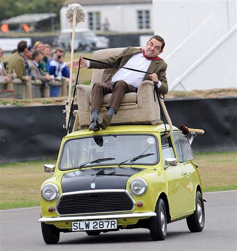 The following scene was originally cut from the episode at the end of act 2. Vroomin¿ Atkinson: Mr Bean takes a spin on the race track ...