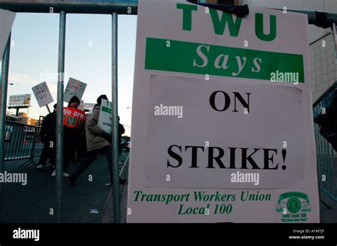 Transit Workers Union Members Picke Tduring The 2005 Nyc Transit Strike