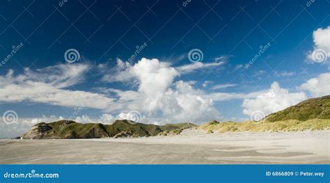 Spiaggia Di Wharariki Immagine Stock Immagine Di Baia 6866809
