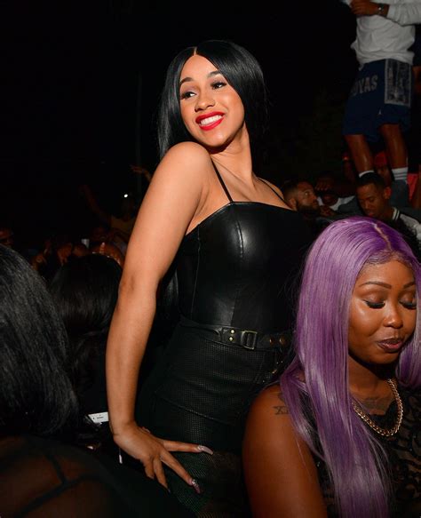 Cardi B Is The First Female Rapper To Hit No 1 Solo In Almost 20 Years