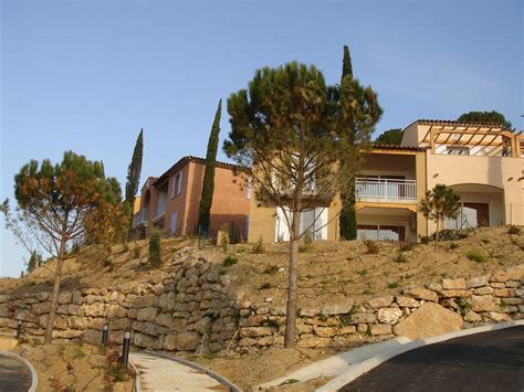Downloade dieses freie bild zum thema burg grimaud frankreich aus pixabays umfangreicher sammlung an public domain bildern und videos. Résidence hôtelière - GRIMAUD (83) - Baudin Chateauneuf
