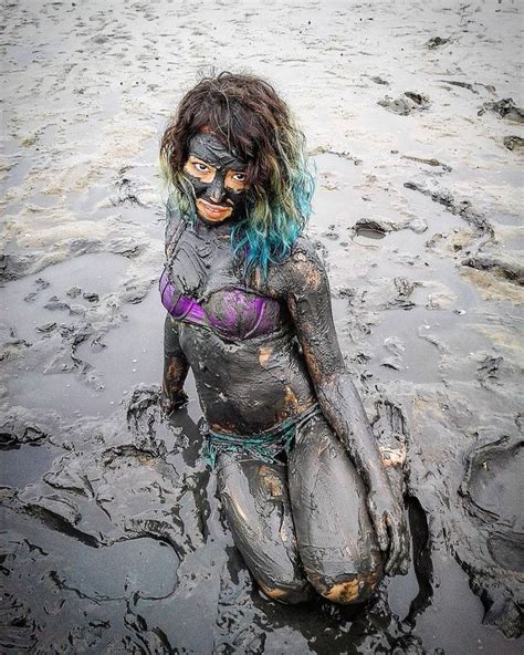 When Shes In The Mud And Gives You That Look Jasonbyrongavann Mud Muddy Mudfight