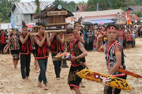 Mengenal Suku Dayak Kalimantan Pesona Nusantara Riset