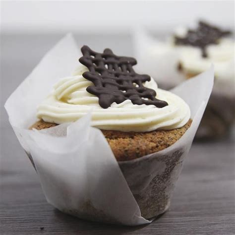 Maybe you would like to learn more about one of these? Marzipan-Mohn-Cupcakes | Marzipan, Dessert ideen, Kuchen