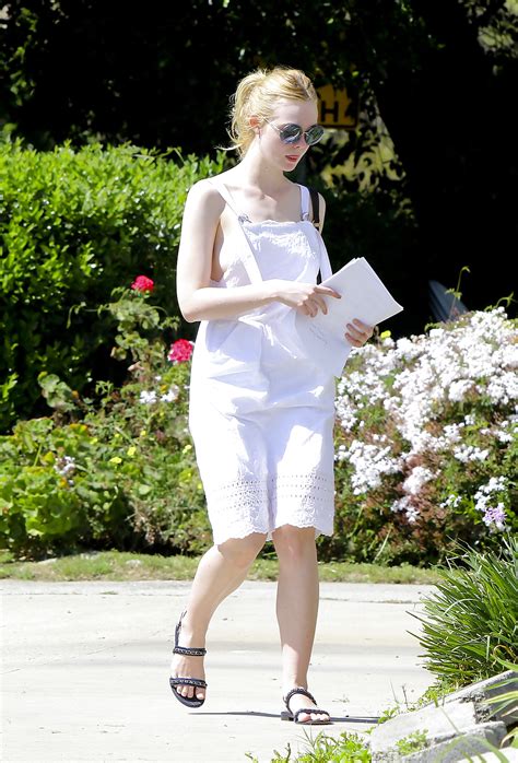 elle fanning nip slip 3 13 17 photo 9 15