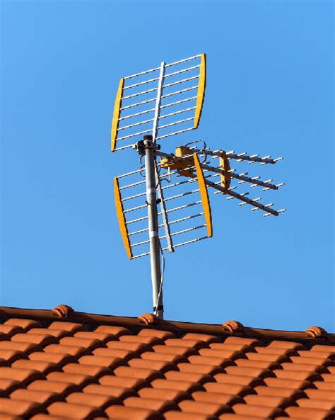 It just passes signals along to the tuner (be it a tuner box or an integrated tuner inside your tv), which. Best Outdoor TV Antennas - Better Lawns & Garden