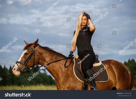 Beautiful Sexy Blonde Girl Rides Horse写真素材1134476195 Shutterstock