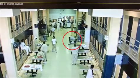 Video Inmates Brutally Attack Rikers Island Correction Captain Abc7