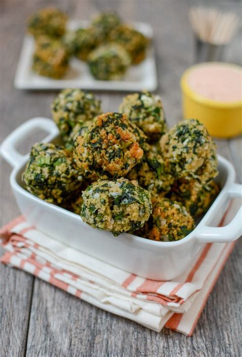 Have you always been the biggest fan of warm breads and other doughy recipes around the holidays? twenty five amazing ideas for fabulous christmas finger foods and appetizers!! | Spinach balls ...