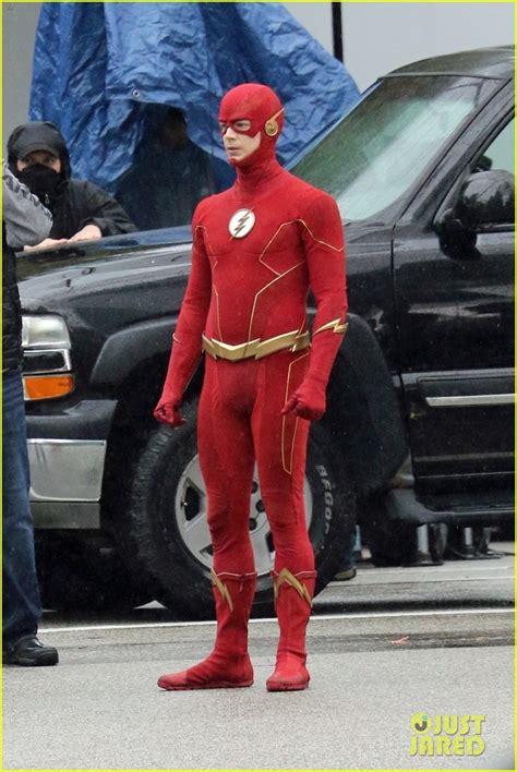 grant gustin spotted filming the flash for the first time since becoming a dad photo 4624672