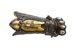 More Images For The Assassin S Gauntlet With Hidden Blade Replica From
