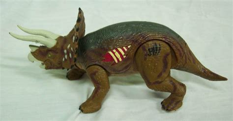 Hasbro Jurassic Park Triceratops Dinosaur W Sound 7 Plastic Action Figure Toy Ebay