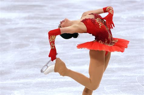 Figure Skating Alina Zagitova Wins Russias First Gold Medal The New York Times