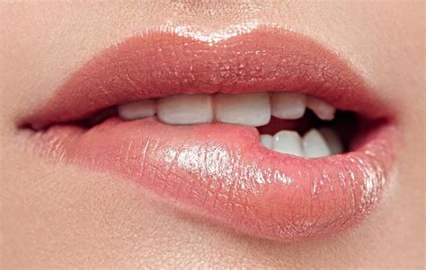 What Causes Canker Sores On Bottom Lip