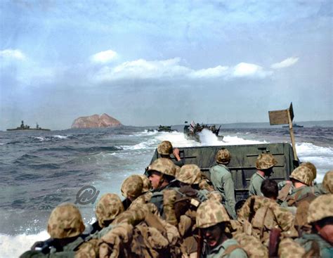 Us Marines In A Lcvp Approaching Iwo Jima Japan 19 Feb 1945 Война