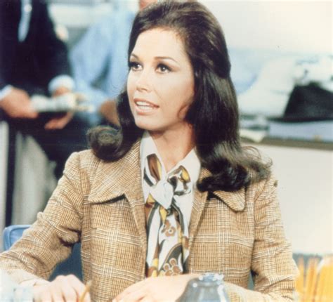 Every workplace sitcom since bears its influence. The Mary Tyler Moore Show | Cast, Characters, Synopsis ...