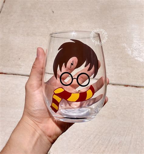Harry Potter Glass Stemless Wine Glass Cup By Mariasvinylcreations On Etsy Wine Glass Cup