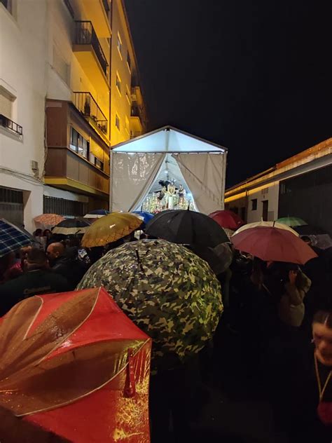 La Lluvia Frustra La Salida Procesional De La Hermandad De La Columna