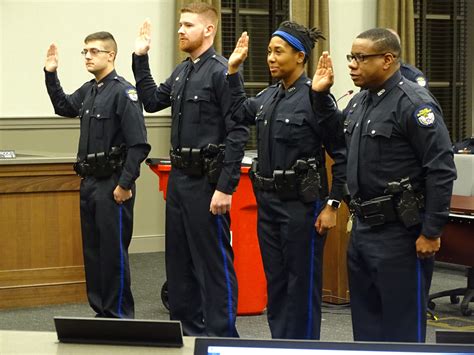 Four New Hopkinsville Police Officers Sworn In Whvo Fm