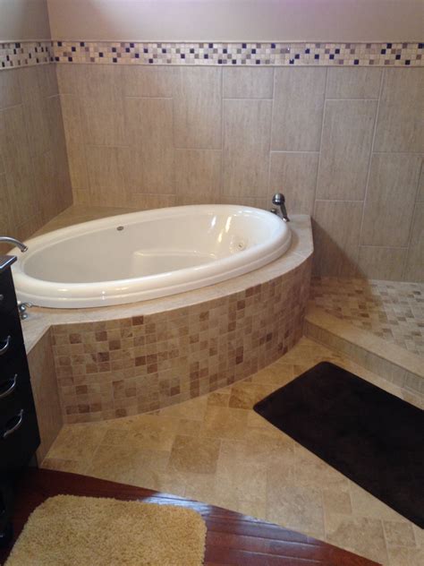 Corner Tub With Curved Tile Surround Bathtub Remodel Bathtub