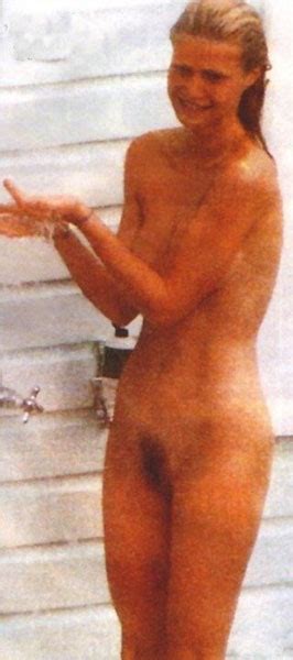 Gwyneth Paltrow Nue Dans Beach Babes