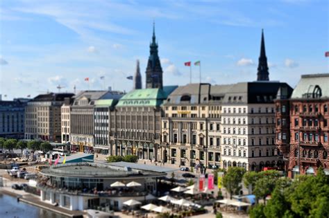 The trail is primarily used for hiking and running. Alsterhaus Hamburg Foto & Bild | bearbeitungs - techniken ...
