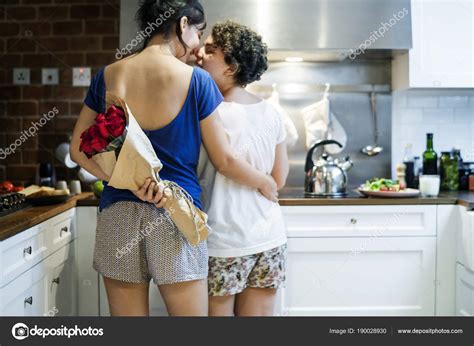 lesbisches paar gemeinsam der küche kochen — stockfoto © rawpixel 190028930
