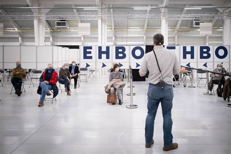 Overmorgen volgen normaal gezien de andere 4 lijnen. Vaccinatiecentrum in GC Klein Boom test werking uit met ...