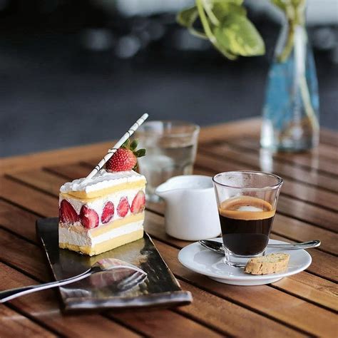 Dessert And Coffee Are The Best Way To Entertaining Our Mind And Soul Like These Strawberry