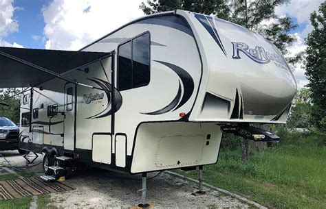 Fifth wheels and travel trailers greatly vary wildly when it comes to length. Average Weight of a Fifth Wheel Trailer (with 18 examples ...