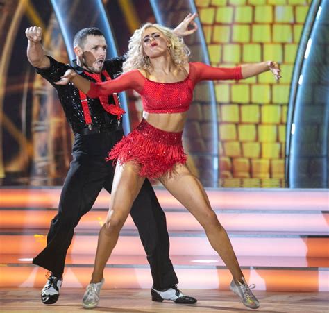 Rtes Dancing With The Stars Pros Launch Online Dance Classes For €10 An Hour After 2021 Series