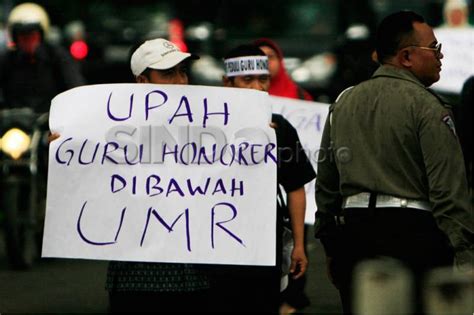 Video berdurasi 11.56 menit itu kemudian viral di media sosial. Penerima Insentif Guru dan TU Honorer Capai 7.169 Orang ...