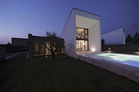 Romano Adolinis Double House Features Two Rectilinear Volumes