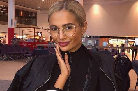 Hitchin Love Island Star Molly Mae Hague Breaks Rules With £8000