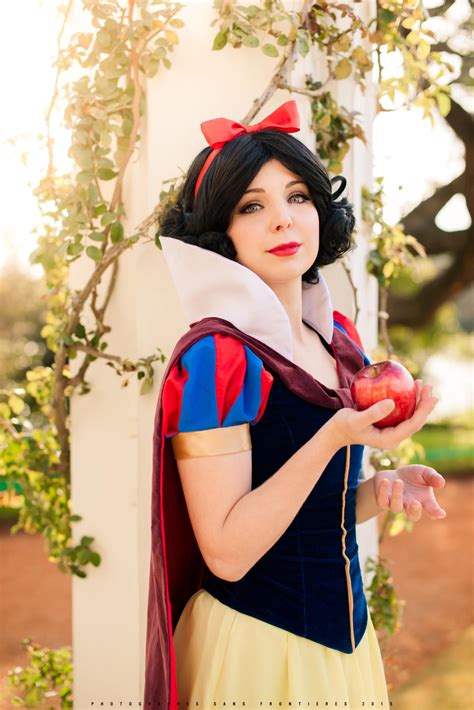Snow White Cosplay By Thecrystalshoe On Deviantart