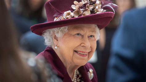 ఉన్నట్టుండి ఆ మహిళకు పెద్ద కష్టం వచ్చిపడింది. Queen of England celebrates 95th birthday, days after ...
