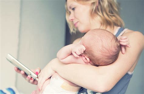 Kijk Je Kind Aan Tijdens De Borstvoeding Samen Zwanger