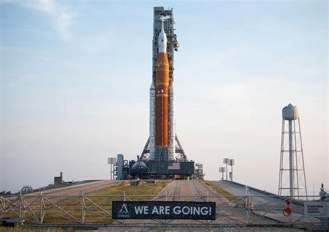 Nasas Huge Sls Rocket Finally Launches The Artemis 1 Moon Mission