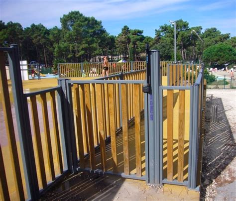 Cette barrière pour piscine aqualux est parfaite pour assurer la sécurité de votre bassin. Barrière de sécurité piscine Authentik, clôture à barreaux ...