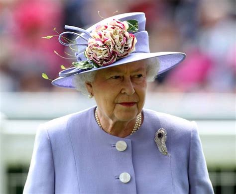 Queen elizabeth, like many british monarchs before her, has two birthdays: 17 Best images about Queen Elizabeth's Hats on Pinterest ...