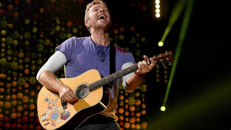 Coldplay Bassist Guy Berryman Zeigt Was Er Hat