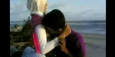 Indonesian Cewek Jilbab Mesum Di Tepi Pantai