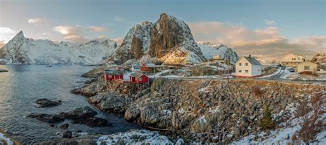 レーヌ漁村ロフォーテン諸島ノルウェー プレミアム写真