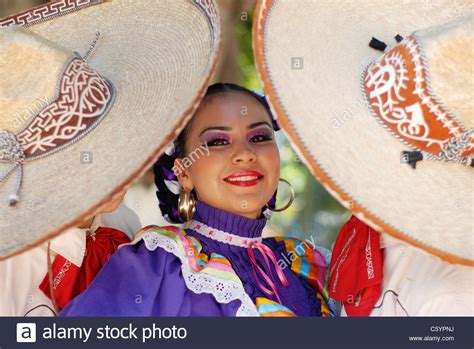 Baile Folklorico Mexicano Hi Res Stock Photography And Images Alamy