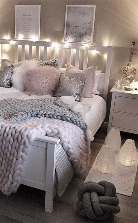 There are great romantic bedroom ideas for couples that anyone can take advantage of for a more fulfilling romantic time in the bedroom. 37+ Creative and Small Bedroom Design and Decoration Ideas - Page 7 of 37 | Small bedroom ...